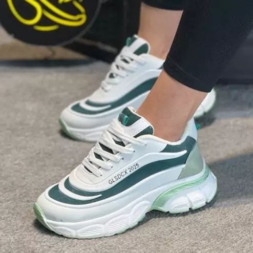 بمب تخفیف امروز کفش کتونی دخترانه و زنانه مدل فشیون رنگ سفید سبز مناسب افراد خاص پسند با ارسال رایگان