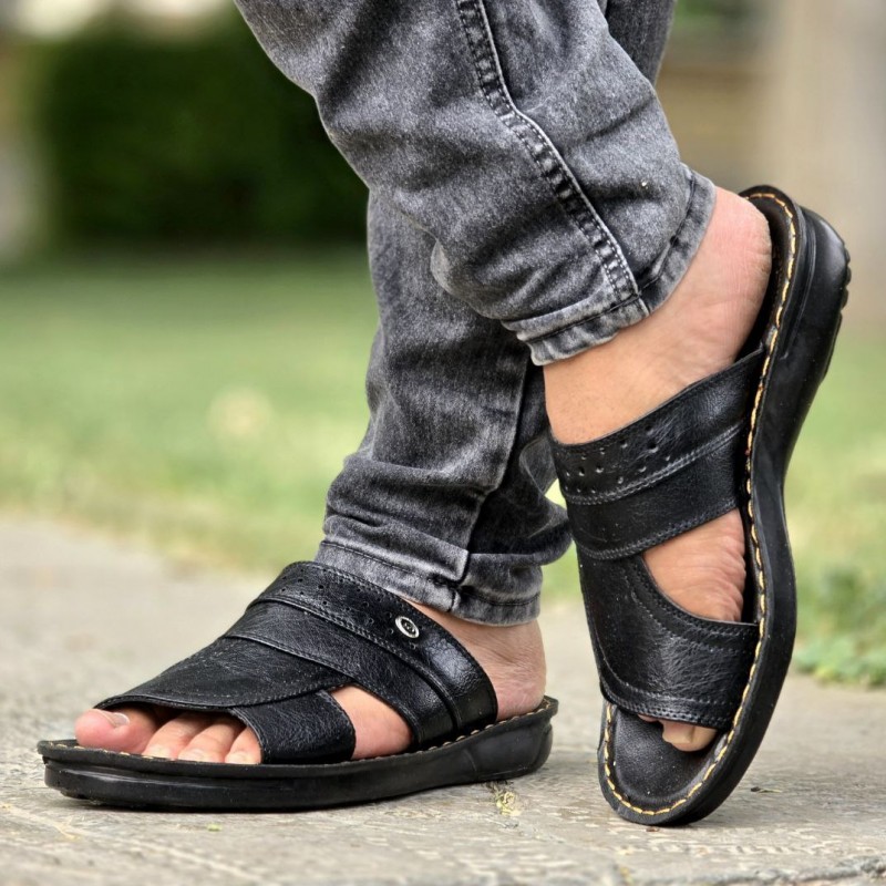 تخفیف هیجان انگیز دمپایی و صندل مردانه و پسرانه رنگ  مشکی تمام  خوشپا و خوش فرم با ارسال رایگان