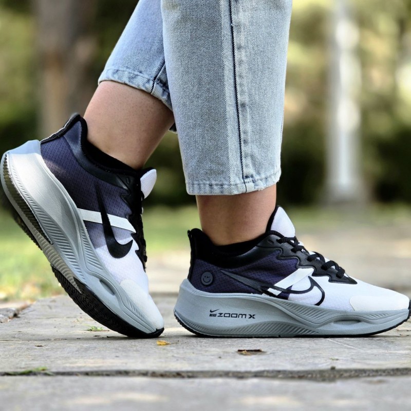 فروش بی نظیر کفش کتونی اسپرت زنانه دخترانه مدل   نایک زومیکس سبک و راحت رنگ سفید مشکی زیره طوسی  باارسال رایگان