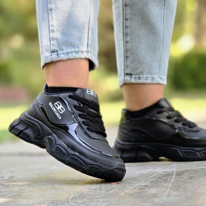 فروش هیجان انگیز کفش کتونی اسپرت دخترانه و زنانه مدل بالنسیاگا باکیفیت بالا رنگ مشکی سفید  با ارسال رایگان