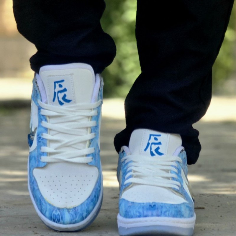 حراج جذاب کفش کتونی اسپرت نایک دراگون  زنانه و مردانه  جدید و به روز رنگ آبی سفید باارسال رایگان