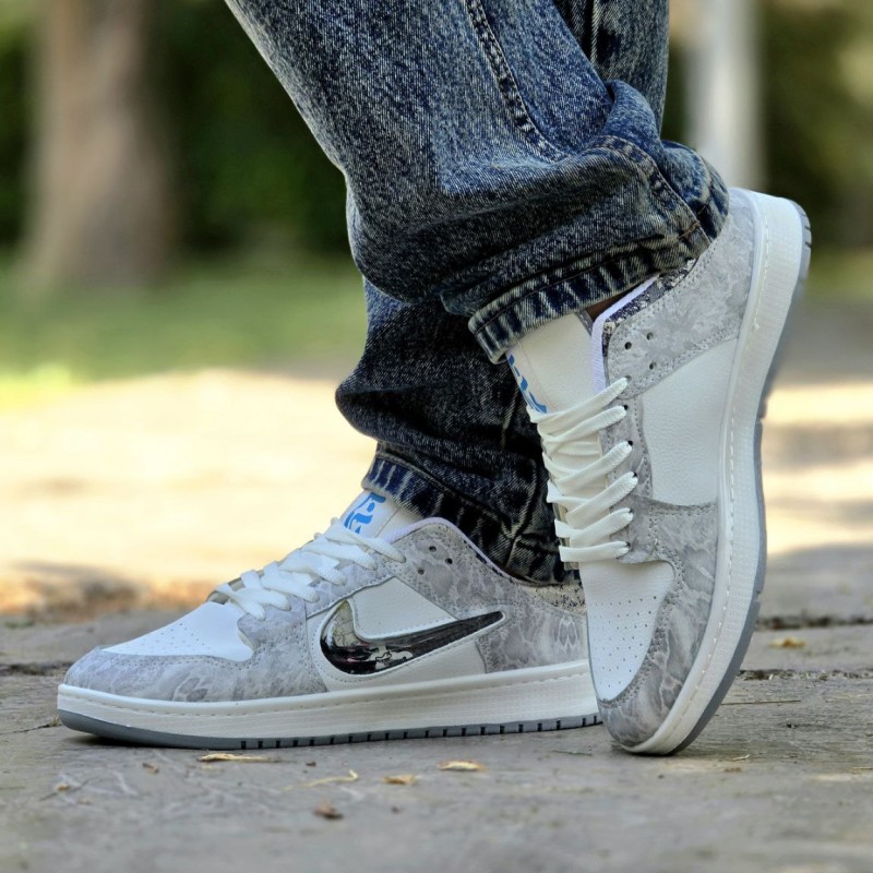 فروش جدیدکفش کتونی اسپرت نایک دراگون  زنانه و مردانه مناسب برای باشگاه و پیاده روی رنگ طوسی سفید  باارسال رایگان