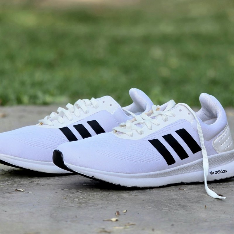 فروش شگفت انگیز کفش کتونی اسپرت مردانه و پسرانه مدل ادیداس اسپیسر بزرگپا زیبا و بی نظیر رنگ  سفید مشکی  با ارسال رایگان