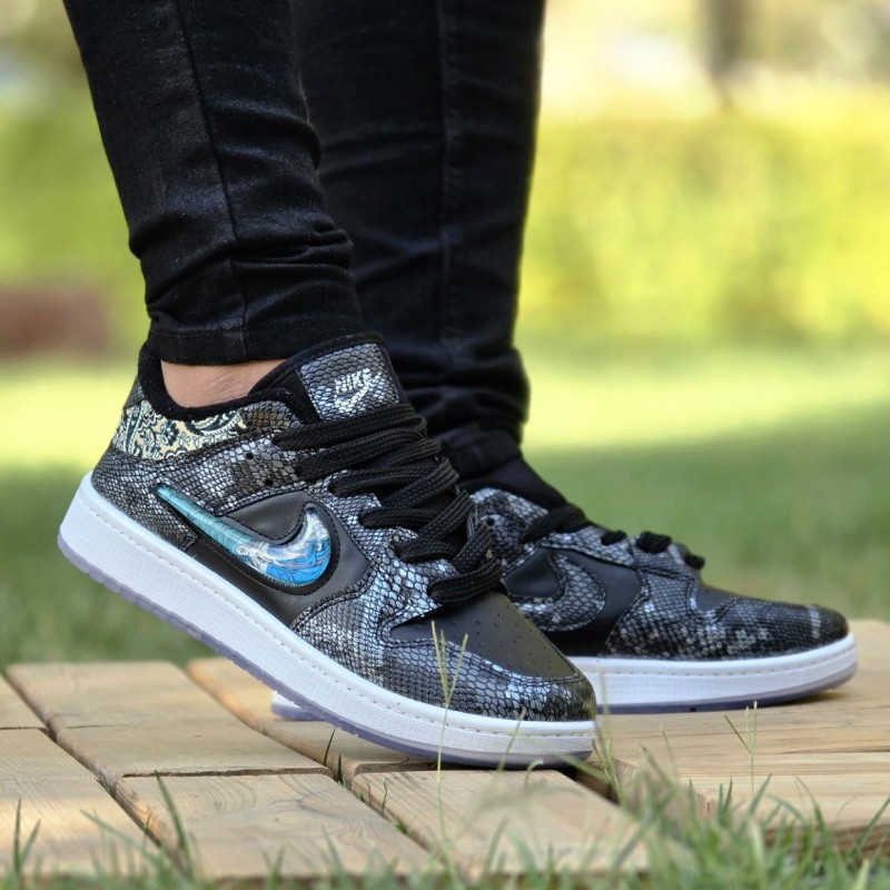 حراج بی نظیر کفش کتونی اسپرت نایک دراگون  زنانه و مردانه  زیبا و خاص رنگ مشکی  زیره سفید  باارسال رایگان