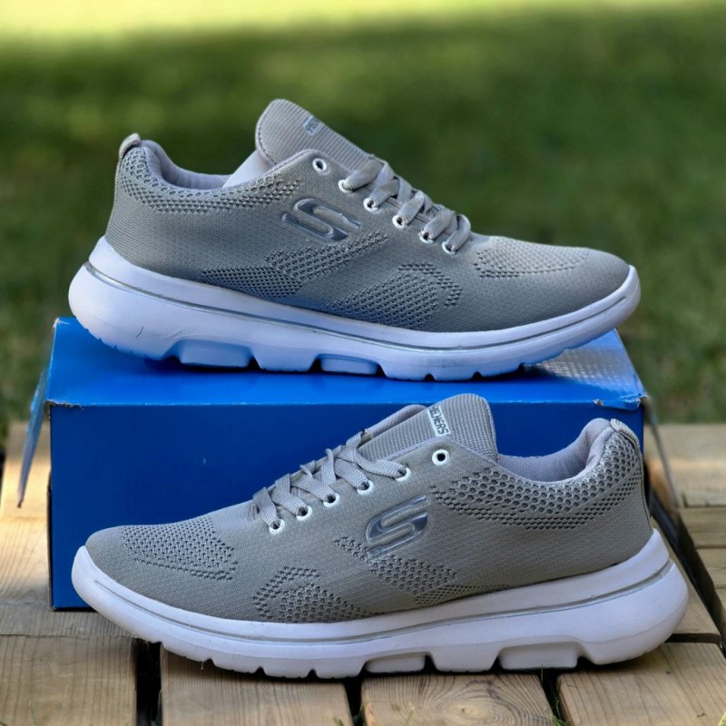 فروش ویژه کفش اسپرت مردانه و پسرانه  بزرگ پا مدل اسکیچرز باکیفیت و پرفروش  رنگ طوسی زیره سفید با ارسال رایگان