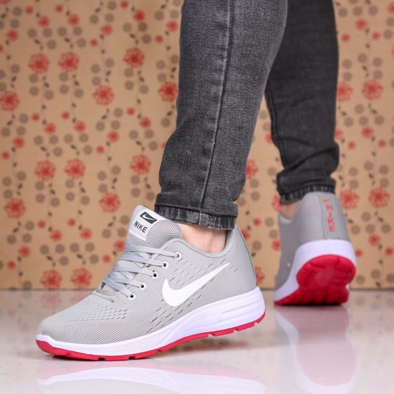 حراج ویژه کفش کتونی اسپرت مردانه و پسرانه مدل نایک رنگ سفید طوسی فوق العاده زیبا و جدید با ارسال رایگان