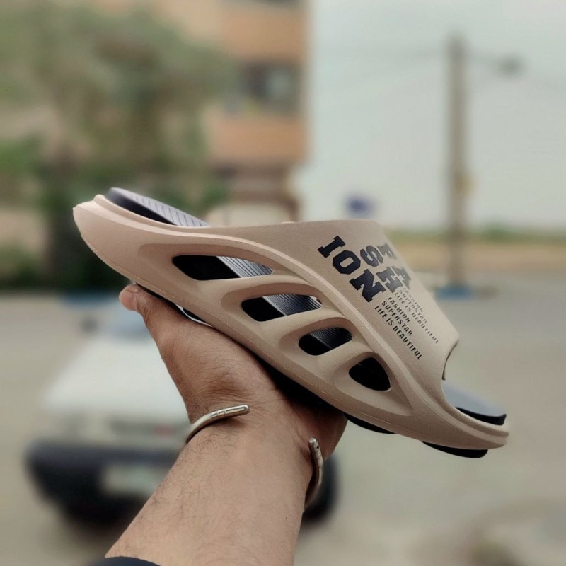 حراج تابستانه  دمپایی  مناسب برای اقایون خوش سلیقه کرمی  با ارسال رایگان