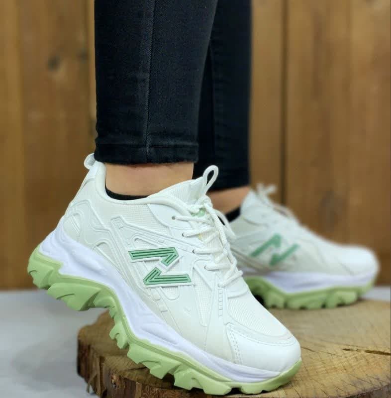 کفش اسپرت دخترانه و زنانه مدل نیو بالاس  زیبا و جذاب و خاص جدید سفید سبز با ارسال رایگان