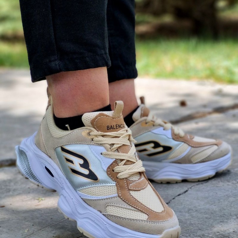 حراج کفش کتونی اسپرت دخترانه و زنانه مدل بالنسیاگا  Balenciagaشیک و به روز کرمی سفید  با ارسال رایگان