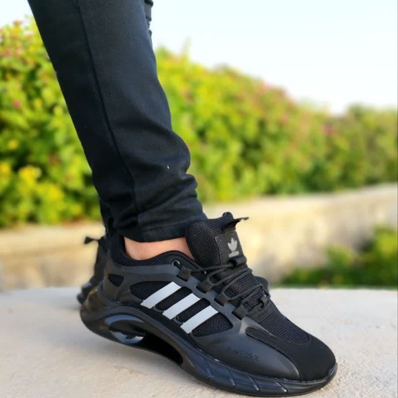 حراج باورنکردنی کفش کتونی اسپرت مردانه و پسرانه ادیداس کپسولی رنگ مشکی تمام خط طوسی  زیره پیو راحت و سبک بااراسال رایگان3480