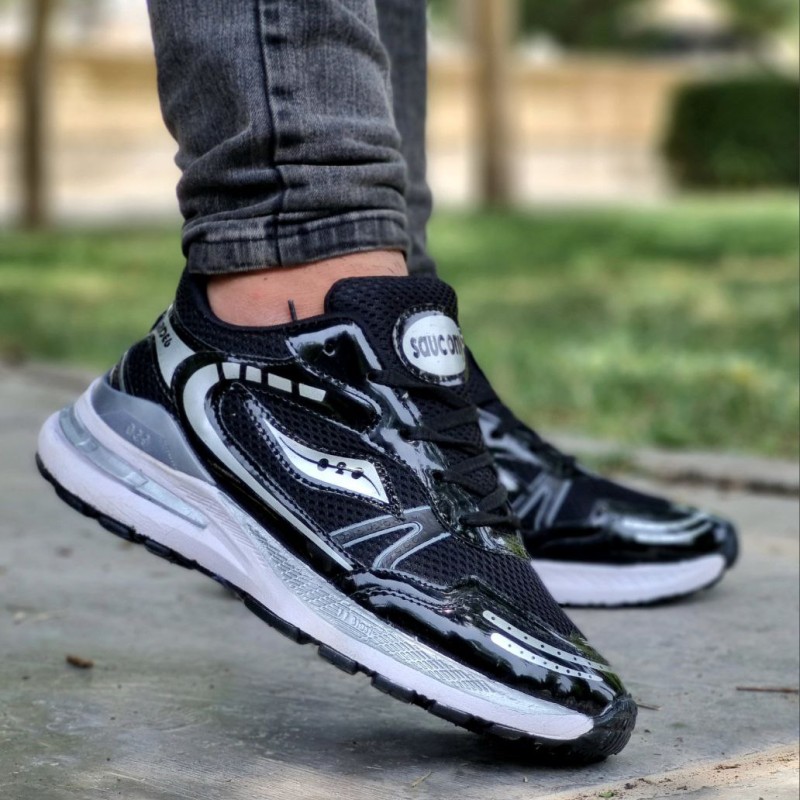 حراج باورنکردنی  کفش اسپرت  مردانه و پسرانه مدل  ساکونی زیره پیو شیک و راحت رنگ مشکی نقره ای زیره سفید خاص و جذاب  با ارسال رایگان