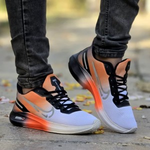 فروش بمب این هفته کفش کتونی اسپرت مردانه و پسرانه نایک  زیره پیو رنگ سفید نارنجی  مناسب افراد خاص پسند  با ارسال  رایگان