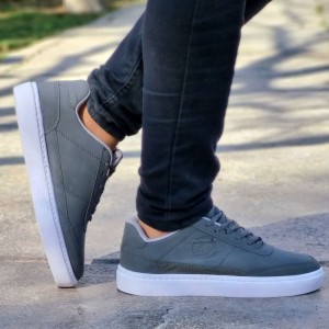 فروش ویژه کفش کتونی اسپرت  مردانه و پسرانه مدل شیک ورساچه رنگ  طوسی زیره سفید  کیفید درجه یک با  ارسال رایگان