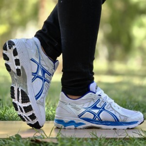 حراااج فوق العاده کفش اسپرت مردانه و پسرانه مدل اسیکس ترند و راحت رنگ مشکی سفید با ارسال رایگان