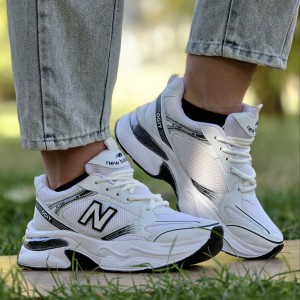 فروش هیجان انگیز کفش اسپرت زنانه دخترانه مدل نیوبالانس طرح کپسولی نرم و راحت رنگ مشکی زیره سفید با ارسال رایگان
