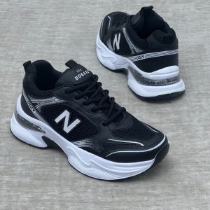 فروش هیجان انگیز کفش اسپرت زنانه دخترانه مدل نیوبالانس طرح کپسولی نرم و راحت رنگ مشکی زیره سفید با ارسال رایگان