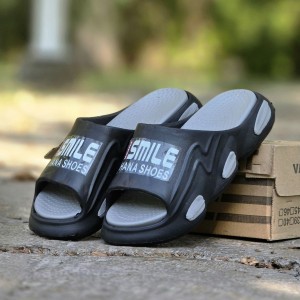 حراج فوق العاده دمپایی صندل مردانه و پسرانه مدل فشیون طرح smile  جدید و نفیس رنگ مشکی طوسی  با ارسال رایگان