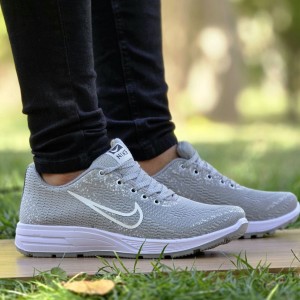 فروش جدیدکفش کتونی اسپرت مردانه و پسرانه مدل نایک شیک و سبک رنگ مشکی   با ارسال رایگان