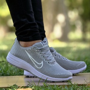 فروش جدیدکفش کتونی اسپرت مردانه و پسرانه مدل نایک شیک و سبک رنگ مشکی   با ارسال رایگان