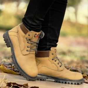 حراج فوق العاده کفش  نیم بوت مردانه و پسرانه الهام‌گرفته از مدل محبوب Nike V2K با کیفیتی عالی رنگ سفیدسرمه ای  با ارسال رایگان