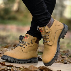 حراج فوق العاده کفش  نیم بوت مردانه و پسرانه الهام‌گرفته از مدل محبوب Nike V2K با کیفیتی عالی رنگ سفیدسرمه ای  با ارسال رایگان