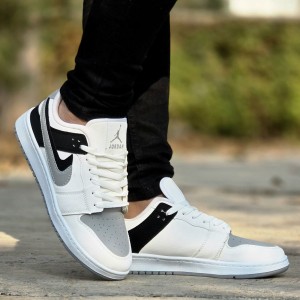 فروش جذاب کفش کتونی اسپرت مردانه و پسرانه مدل جردن دونایک (Nike Jordan)  شیک رنگ سفید طوسی مشکی  با ارسال رایگان