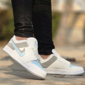فروش فوق العاده کفش کتونی اسپرت مردانه و پسرانه مدل جردن دونایک (Nike Jordan)  بسیار بادوام رنگ سفید آبی طوسی با ارسال رایگان