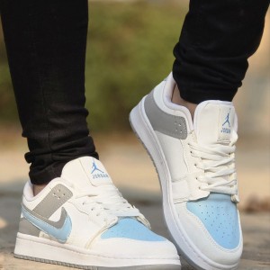 فروش فوق العاده کفش کتونی اسپرت مردانه و پسرانه مدل جردن دونایک (Nike Jordan)  بسیار بادوام رنگ سفید آبی طوسی با ارسال رایگان