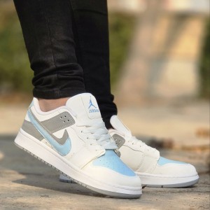 فروش فوق العاده کفش کتونی اسپرت مردانه و پسرانه مدل جردن دونایک (Nike Jordan)  بسیار بادوام رنگ سفید آبی طوسی با ارسال رایگان