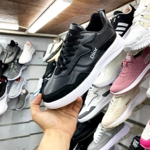 تخفیف ویژه  امروز کفش اسپرت  ونس مردانه مدل دیور مردانه جذاب وشیک مشکی زیره سفید کد3527