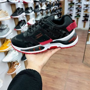 فروش ویژه کفش کتونی  جدید پسرانه ومردانه رویه بافت محکم مدل TRENDSزیره پیو مشکی قرمز   ارسال رایگان کد3530