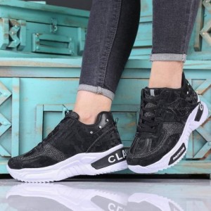 دنبال یه کتونی اسپرت مشکی خوشگل میگردی که راحت بتونی ست کنی  مشکی زیر سفید برگی ارسال رایگان 4551