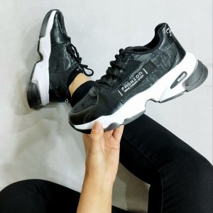 کفش کتونی اسپرت زنانه دخترانه مدل فشیون شیک با کیفیت مشکی سفید  با ارسال رایگان