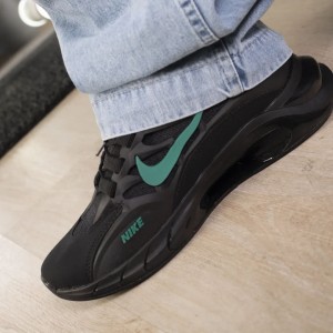 حراج ویژه کفش کتونی اسپرت مردانه و پسرانه مدل  نایک  زیره کپسولی رنگ مشکی نایک سبز شیک وزیبا بااراسال رایگان
