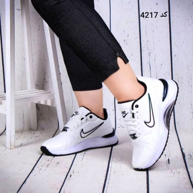 حراج ویژه  کفش کتونی اسپرت زنانه دخترانه مدل نایک زوم زیره پیو رنگ سفید مشکی بی نهایت شیک و جدید  با ارسال رایگان 4217