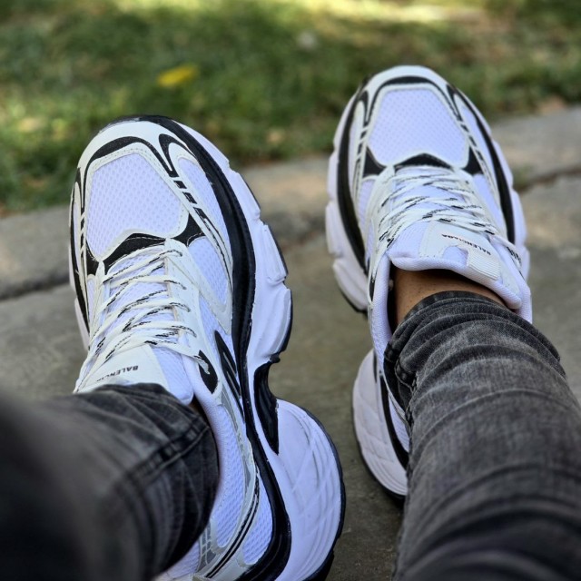 حراج ویژه کفش  کتونی بالنسیاگا مردانه پسرانه مدل 10 ایکس با کیفیت بالا رنگ سفید مشکی  با ارسال رایگان