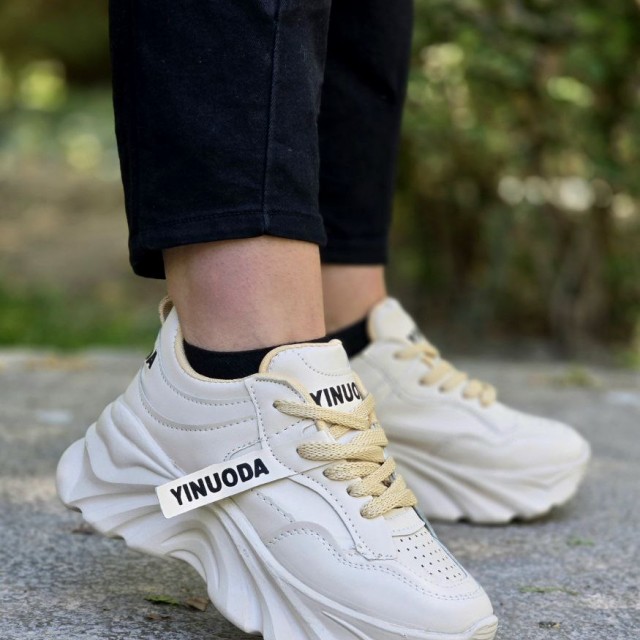 حراج فوق العاده کفش کتونی اسپرت زنانه دخترانه مدل یوندا YINOUDA مناسب خانم های شیک پسند رنگ کرمی باارسال رایگان