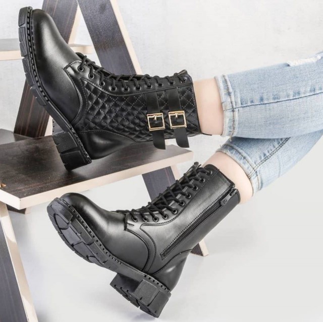 حراج فوق العاده پاییزی نیم بوت زنانه دخترانه دو سگک بسیار شیک وخوش پا  جنس چرم  فوق العاده با کیفیت رنگ مشکی