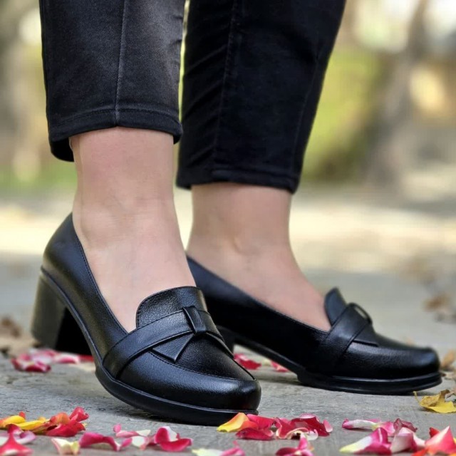 حراج ویژه کفش راحتی اداری زنانه طبی و بسیار راحت  رنگ مشکی باارسال رایگان