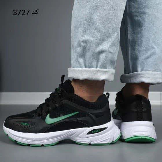 حراج شگف انگیز  کفش کتونی اسپرت مردانه پسرانه مدل نایک بروز و پرطرفدار  رنگ  مشکی نایک سبز باارسال رایگان کد3727