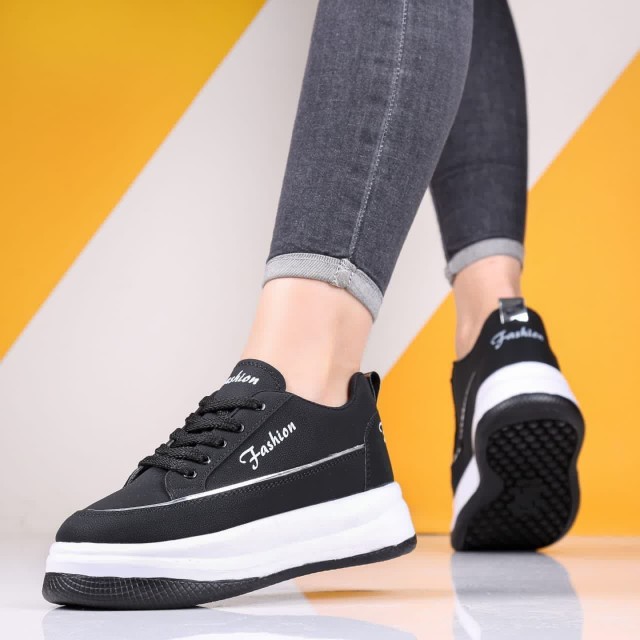 فروش ویژه کفش کتونی اسپرت زنانه دخترانه مدل فشیون زیبا و منحصر به فرد رنگ مشکی سفیدبا  ارسال رایگان