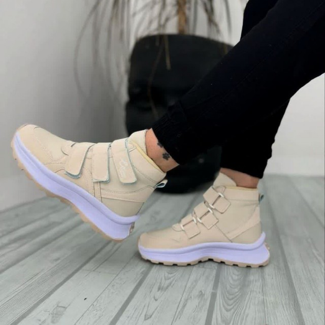 فروش  ویژه  کفش نیم بوت زنانه دخترانه سه چسب میانه لژ دار  جدید و پرفروش رنگ کرم  با ارسال رایگان کد4528