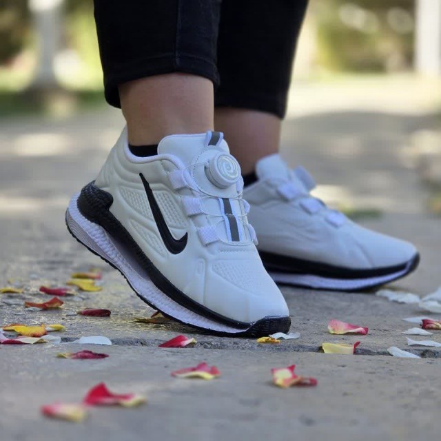 حراج ویژه کفش کتونی اسپرت  زنانه و دخترانه مدل پمپی میانه  با دوام و کیفیت بی نظیر رنگ سفید مشکی باارسال رایگان کد 4543