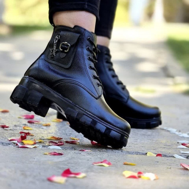 حراج فوق العاده پاییزی نیم بوت زنانه دخترانه مدل جیبی بی نهایت زیبا و جذاب رنگ مشکی باارسال رایگان کد 1557