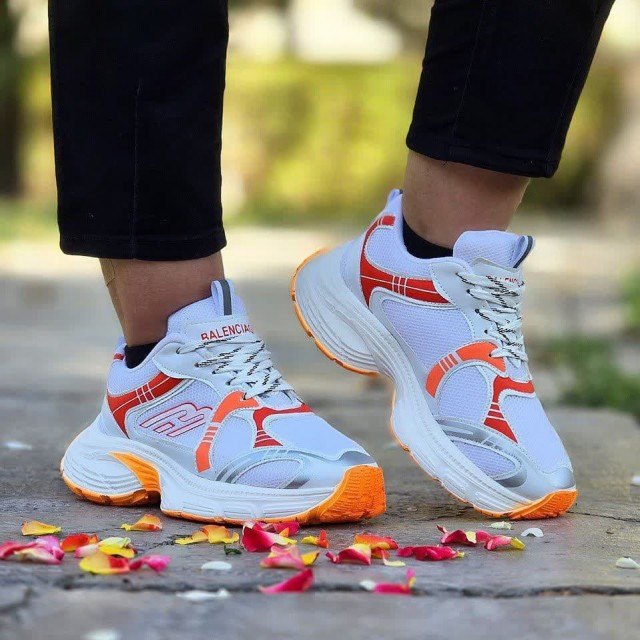 فروش عالی و جذاب کفش کتونی اسپرت زنانه دخترانه مدل بالنسیاگا Balenciaga  رنگ سفید نارنجی با ارسال رایگان