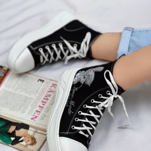 حرااااج کفش اسپرت زنانه دخترانه  مدل الستار خرگوشی  مناسب مدرسه و کارهای روزانه رنگ سفید مشکی باارسال رایگان