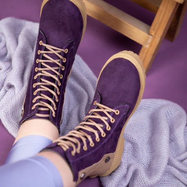 حراج ویژه نیم بوت زنانه دخترانه ساق بلند بسیار عالی و شیک رنگ بنفش کرم باارسال رایگان