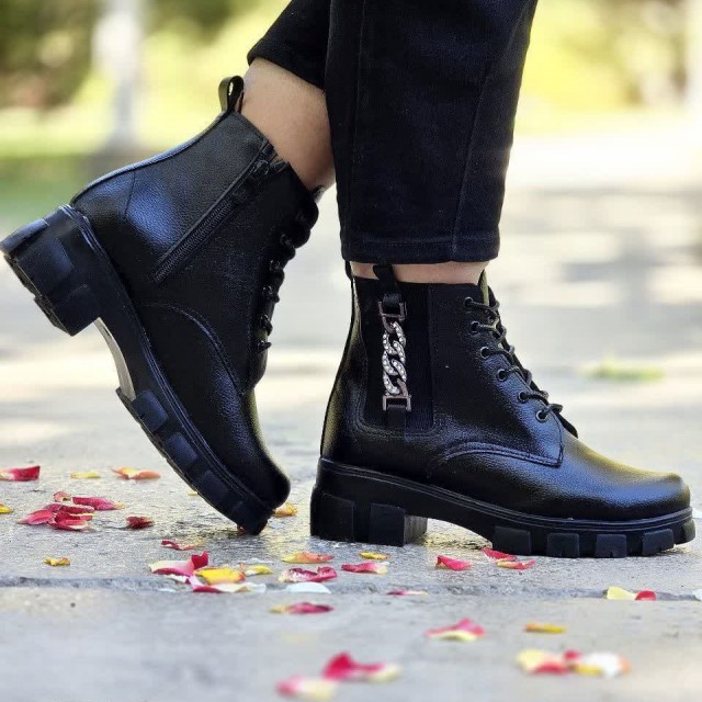 حراج پاییزه نیم بوت زنانه دخترانه مدل زنجیری بسیار شیک و راحت رنگ مشکی  باارسال رایگان کد 1551