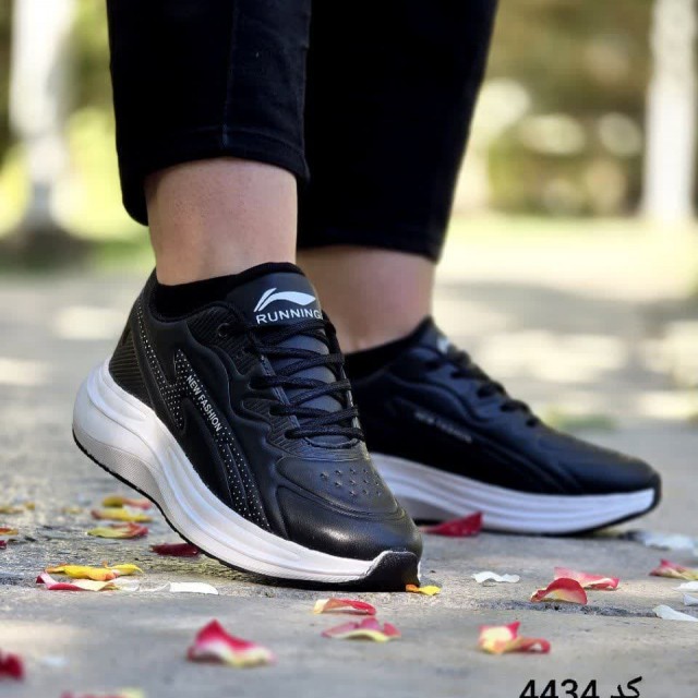 حراج ویژه کفش کتونی اسپرت زنانه دخترانه مدل فشیون پرطرفدار  و دلبررنگ مشکی زیره سفید با ارسال رایگان کد 4434