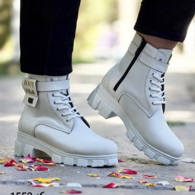 حراج ویژه نیم بوت  پاییزه  زنانه دخترانه مدل فیلا با قیمتی ارزان و باکیفیت رنگ سفید  باارسال رایگان کد 1552